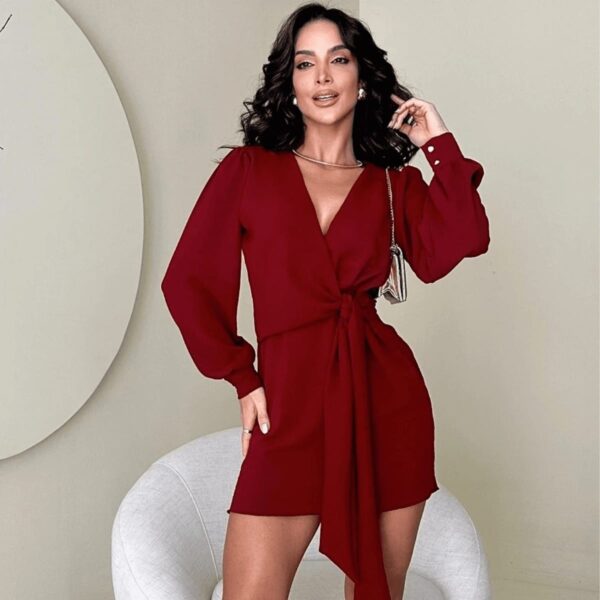 Vestido Feminino Curto com Gola V e Amarração na Frente em Tecido Duna Vermelho