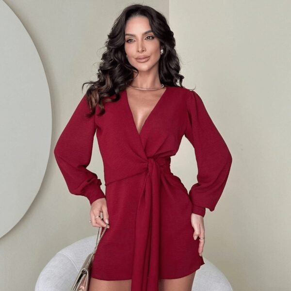 Vestido Feminino Curto com Gola V e Amarração na Frente em Tecido Duna