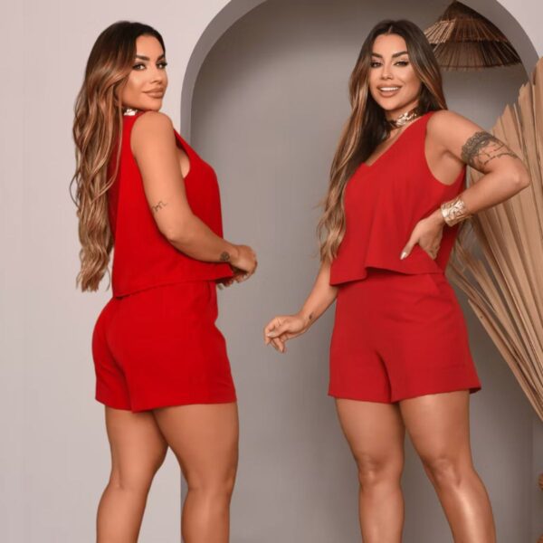 Conjunto alfaiataria feminino vermelho com blusa e short curto, estilo moda blogueira