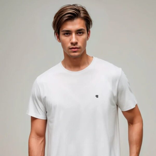 Camiseta lisa masculina branca em meia malha penteada básica da Concept Áurea