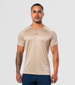 Modelo Apresentando Camiseta Dry Fit Lineup Athenas