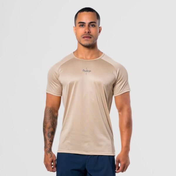 Modelo Apresentando Camiseta Dry Fit Lineup Athenas