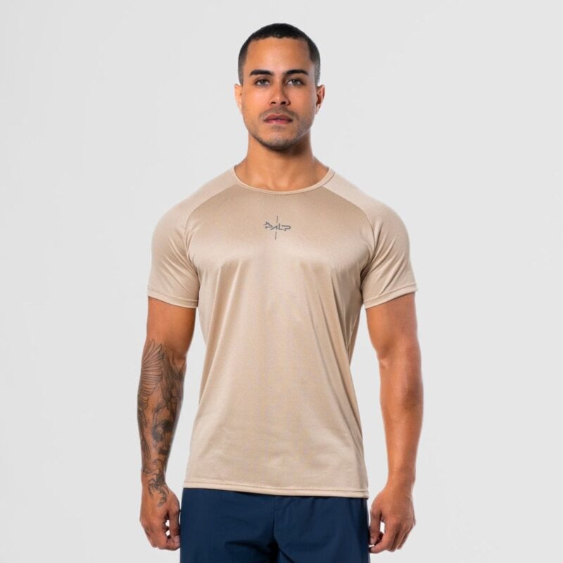 Modelo Apresentando Camiseta Dry Fit Lineup Athenas