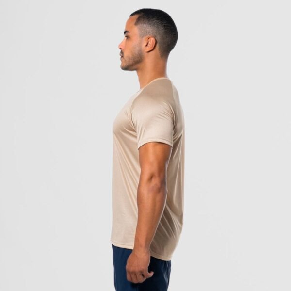 Modelo Apresentando Camiseta Dry Fit Lineup Athenas