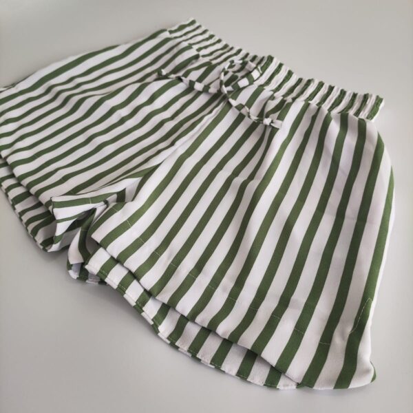 Short Feminino Listrado Tecido Duna - Imagem 9