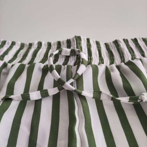 Short Feminino Listrado Tecido Duna - Imagem 7