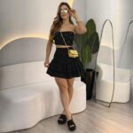 Imagem Mulher Vestindo Conjunto Feminino Alfaiataria Preto