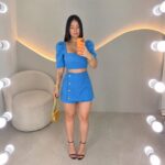 Mulher Vestindo Conjunto Feminino Alfaiataria Azul
